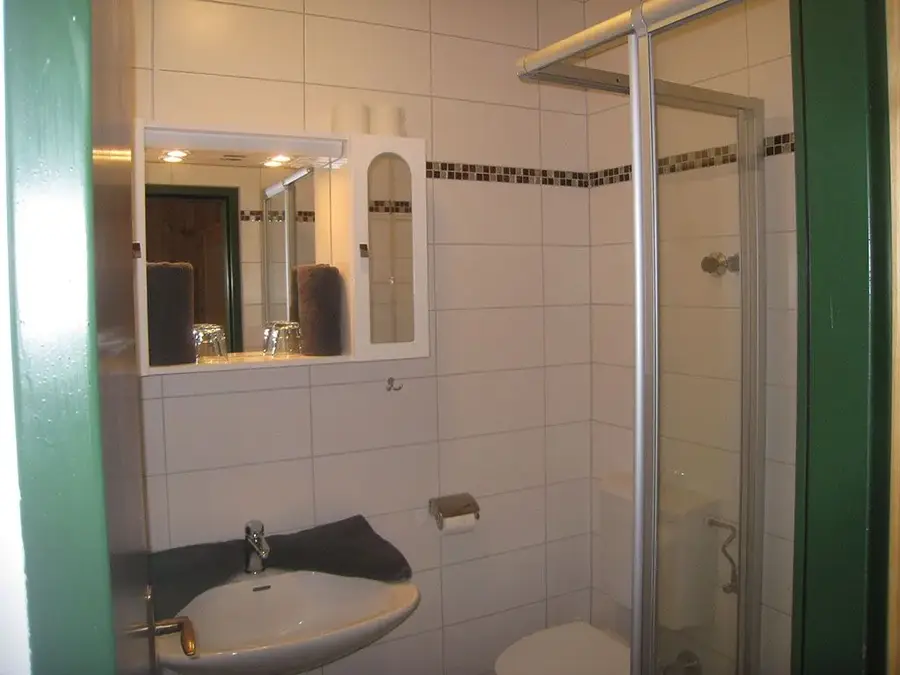 Modernes Badezimmer